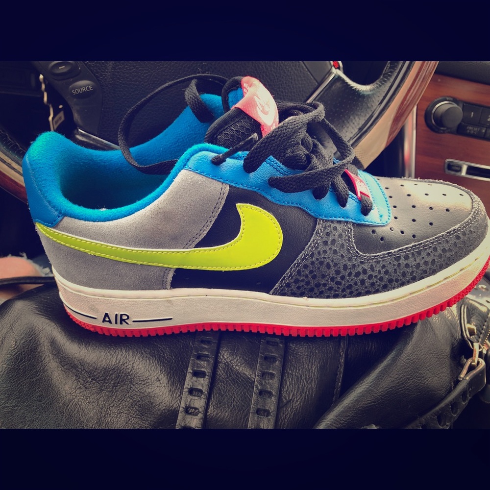 NIKE LOW TOP
